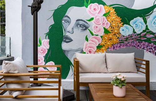 Hipodromo House | Vibrant Ámsterdam Stay with Rooftop & BBQ