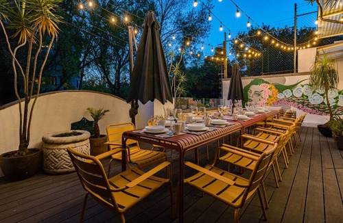 Hipodromo House | Vibrant Ámsterdam Stay with Rooftop & BBQ