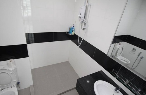 George Town Apartment | Vibrant Penang Attractions Steps Away