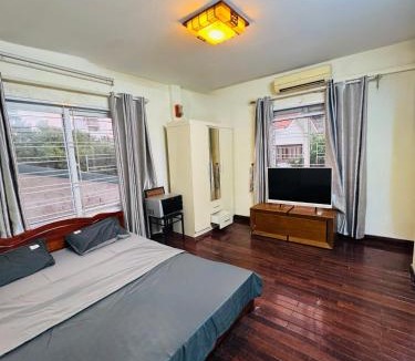 Yen Phu Apartment | Viet Home Stay Nghi Tam 2- Westlake Haven