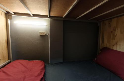Hang Bac Hostel | Viet Vintage Hostel n Pub - Soft mattress - Free beer on Wed,Thu,Fri,Sat