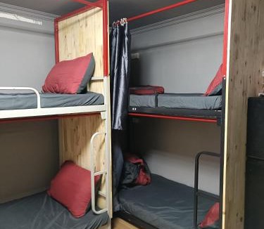 Hang Bac Hostel | Viet Vintage Hostel n Pub - Soft mattress - Free beer on Wed,Thu,Fri,Sat