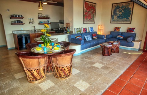 Zihuatanejo Condo | VIEWS Beach Designer Upscale 2-4 adults Best Location CASA ZIH LaRopa Playa