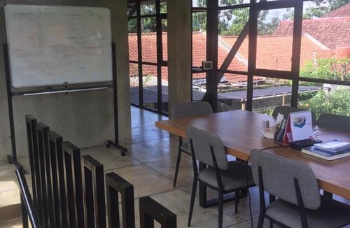 Bandung Villa | Villa 2 Lt 500M2 Di Perkotaan Margahayu Bandung