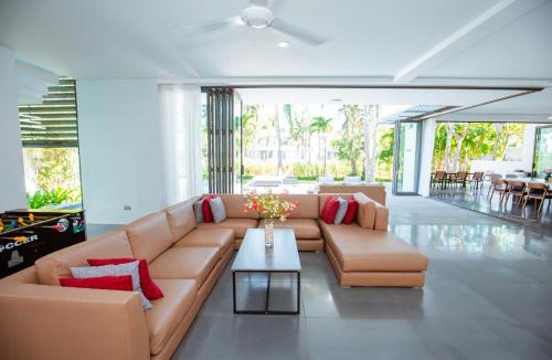 Phuoc Thuan Villa | VILLA 5 BED ROOMS SANCTUARY HỒ TRÀM, gần biển CÁCH BIỂN CHỈ 20 MÉT