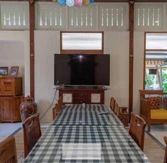 Sleman Villa | Villa ∙ 8 bedrooms ∙ 15 guests