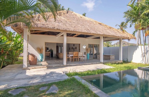 Selong Belanak Villa | Villa Alang Alang with private Pool & Garden