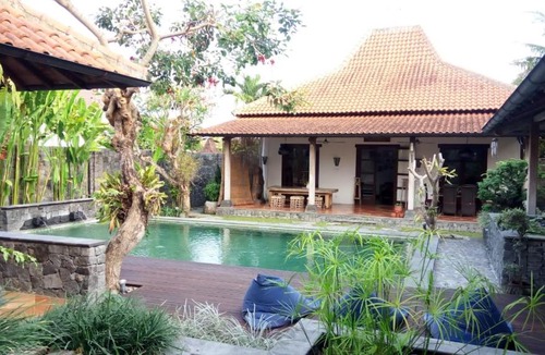 Colomadu House | Villa Aquin