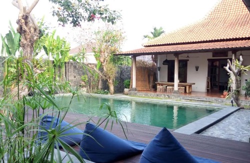 Colomadu House | Villa Aquin