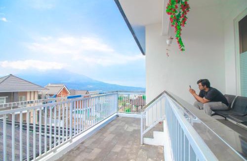 Oro Oro Ombo Villa | Villa Biru with Private Pool & Balcony