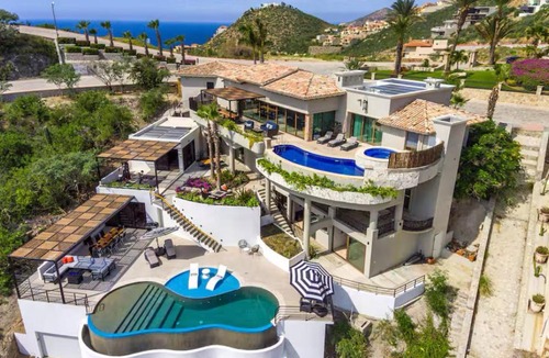 Pedregal Apartment | Villa de 6 Recámaras con Vistas al Mar en Pedregal
