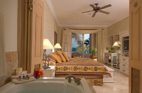 Cabo San Lucas Resort | Villa Del Palmar Beach Resort and Spa One Bedroom Suite Sleeps 4- Cabo San Lucas