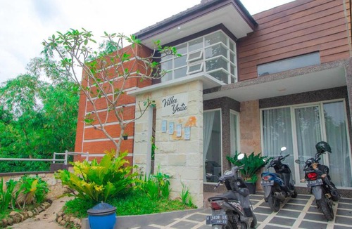 Oro Oro Ombo Villa | Villa Dewata with Chill Spot Private Pool and Karaoke