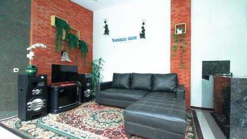 Oro Oro Ombo Villa | Villa Dewata with Chill Spot Private Pool and Karaoke