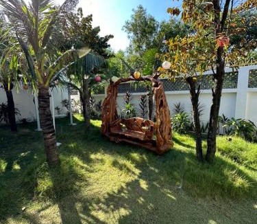 La Gi Apartment | VILLA GIÓ BIỂN LAGI - Villa Gia đình 4 Phòng Ngủ, Sức chứa 8 - 20 Khách, Cách Biển Cam Bình 700m di chuyển, Sân Vườn Rộng Rãi, Tiện Nghi Nướng BBQ & Bãi Đậu Xe Ô tô Miễn Phí