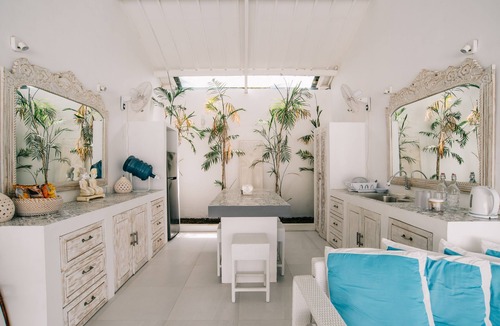 Gili Trawangan Villa | Villa-Gili-Bali-Beach - 14-16 people - beachfront - 500 m2-7 rooms + 5 bathrooms