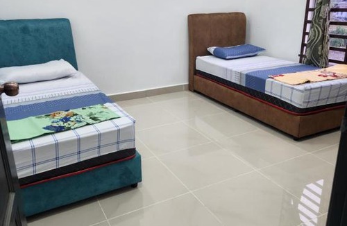 Kawasan Perindustrian Chendering Villa | Villa homestay ADIANA with Pool Pantai Pandak Chendering Kuala Terengganu