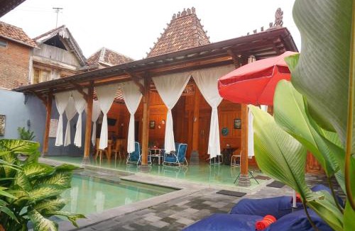 Central Yogyakarta Villa | Villa Joglo Kawung - City Centre Paradise with Pool