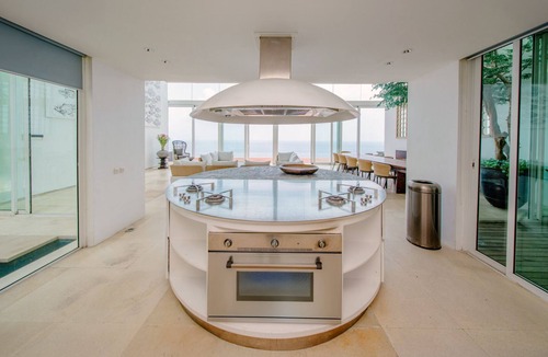 Kutuh Villa | Villa Latitude Bali Perched on the edge of paradise, luxury cliff-top villa