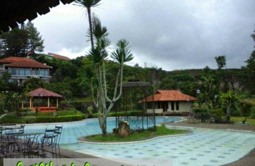 Cipanas Villa | Villa Lot 5 Lake View for 30 pax