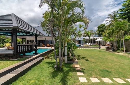 Dencarik Villa | Villa Lovina-beach 1 & 2, luxurious beach villa, 4 bedrooms, staff, pool and boat