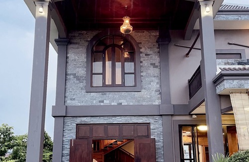 Luang Prabang Villa | Villa Luang Prabang, entire place w/Garden, ideal for Groups/Families up to 8Pax