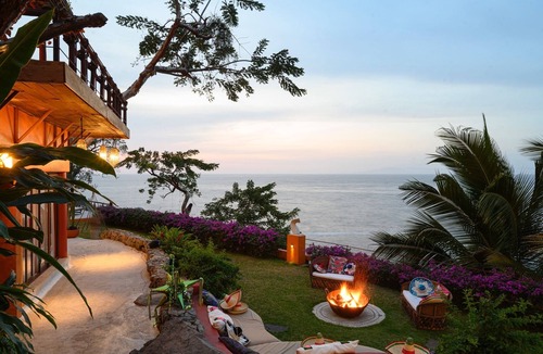 Mismaloya Villa | Villa Mandarina's Ocean front Estate 8-16 Bedrooms PRICE LISTED is for 8 rooms.
