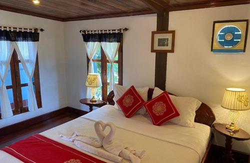 Luang Prabang Hotel | Villa Ouis NamKhan Riverside