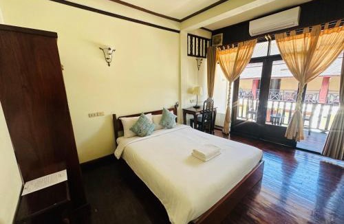 Luang Prabang Hotel | Villa Phounsab Tourist Street