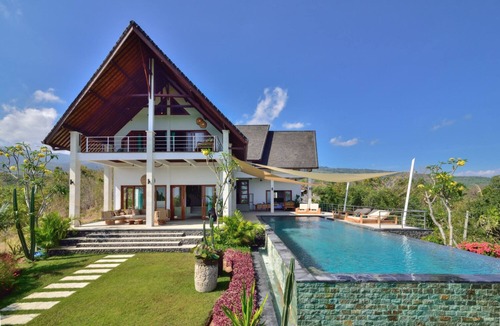 Kalibukbuk Villa | Villa Sentosa , Panoramic Sea View Villa