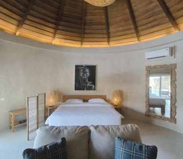Mlonggo Resort | Villa Suerte