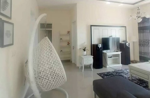 Ngaglik Villa | Villa with mountain view and private swimming pool