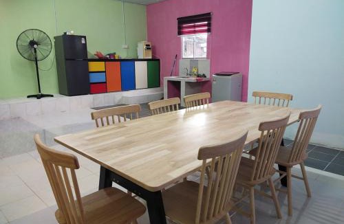 Jeram House | Village House With River View And Karaoke 8 to10 Pax