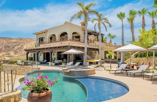 Palmilla Villa | Villas Del Mar, Golf & Steps from Swimmable Beach — Chef, Butler & Yacht Incl.