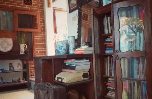 Klojen Bed & Breakfast | villas in batu indonesia homestay