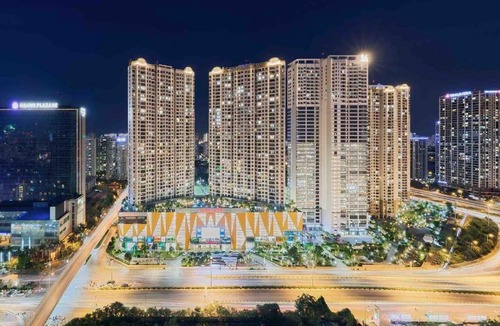 Trung Hoa Nhan Chinh Apartment | Vinhomes D Capitale by Emily in Town