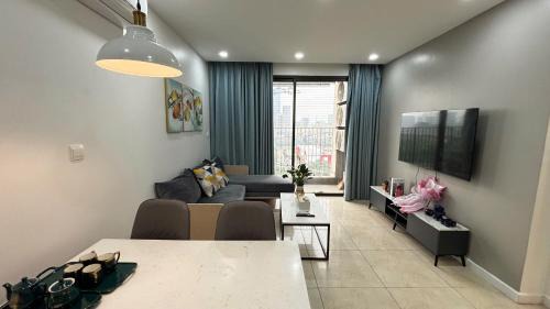 Trung Hoa Nhan Chinh Apartment | Vinhomes Dcapital Byscore Apartment