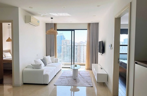 Trung Hoa Nhan Chinh Apartment | Vinhomes D’Capitale | Spacious 2BR for Short or Long Stay