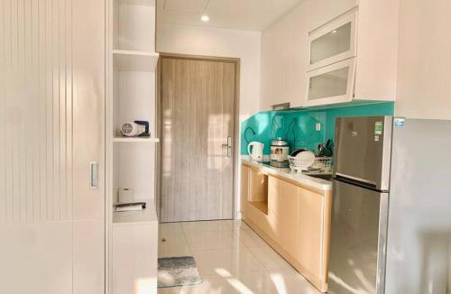 District 9 Apartment | Vinhomes Studio Apartment With Pool View - BB Home