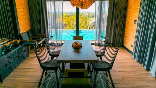 Khanong Phra Villa | Vino Neste Private Pool Villas