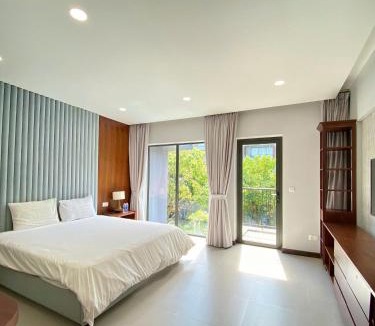 Duong To Villa | Vista Lago - 4 Beds Big Garden Villa! Big Pool Access