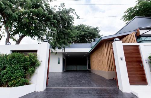 Phetchaburi Villa | Vita Villa - Modern 2BR At Heart of Phetchaburi