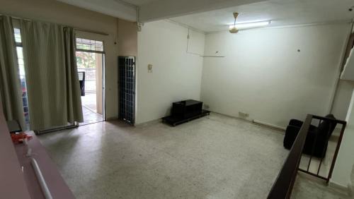 Taman Kota Laksamana House | Voy 1403