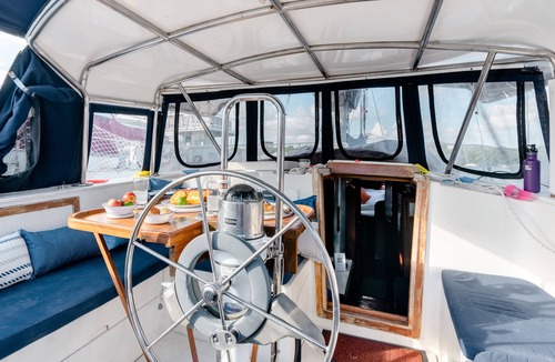 Centro - Supmza 001 Boat Rental | Walk barefoot to beach! Two bathrooms, Air con! Entire private sailboat