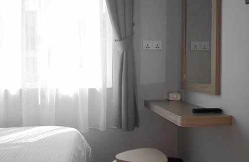 Kampung Air Hotel | Walk In Hotel