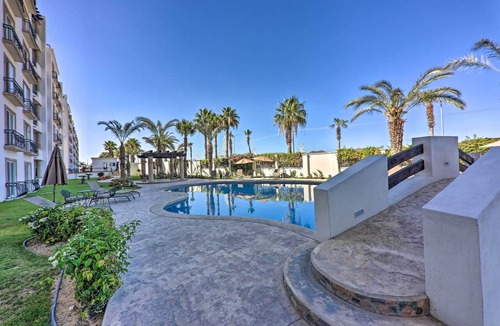 El Medano Ejidal Apartment | Walk to Beach: Modern Cabo Condo w/Balcony!