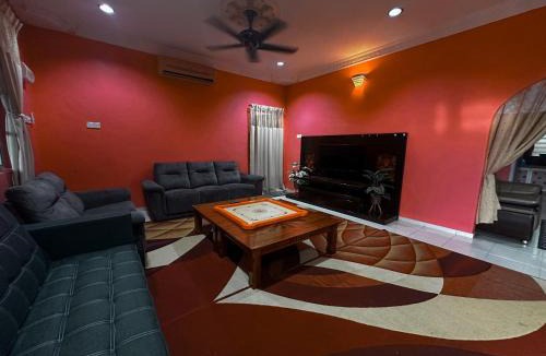 Parit Sakai House | Wan Homestay