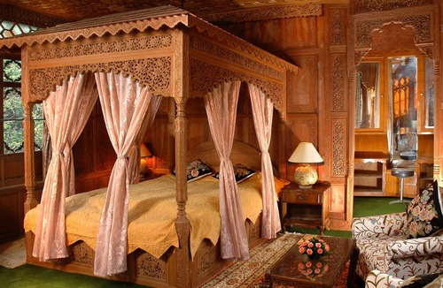 Nagin Bagh Hotel | WelcomHeritage Gurkha Houseboats