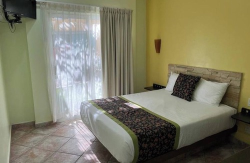 Centro Hotel | Well-Located Room Perfect for Nightlife & Dining – Affordable Rates