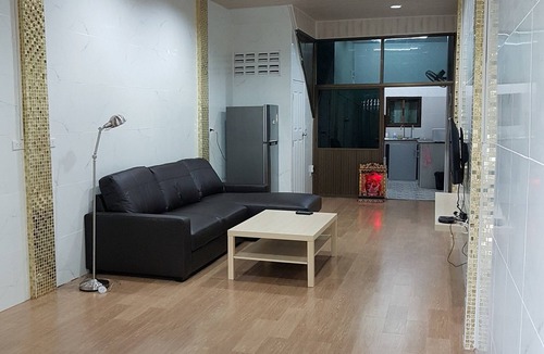 Maha Phruttharam House | Well placed and completely renovated house